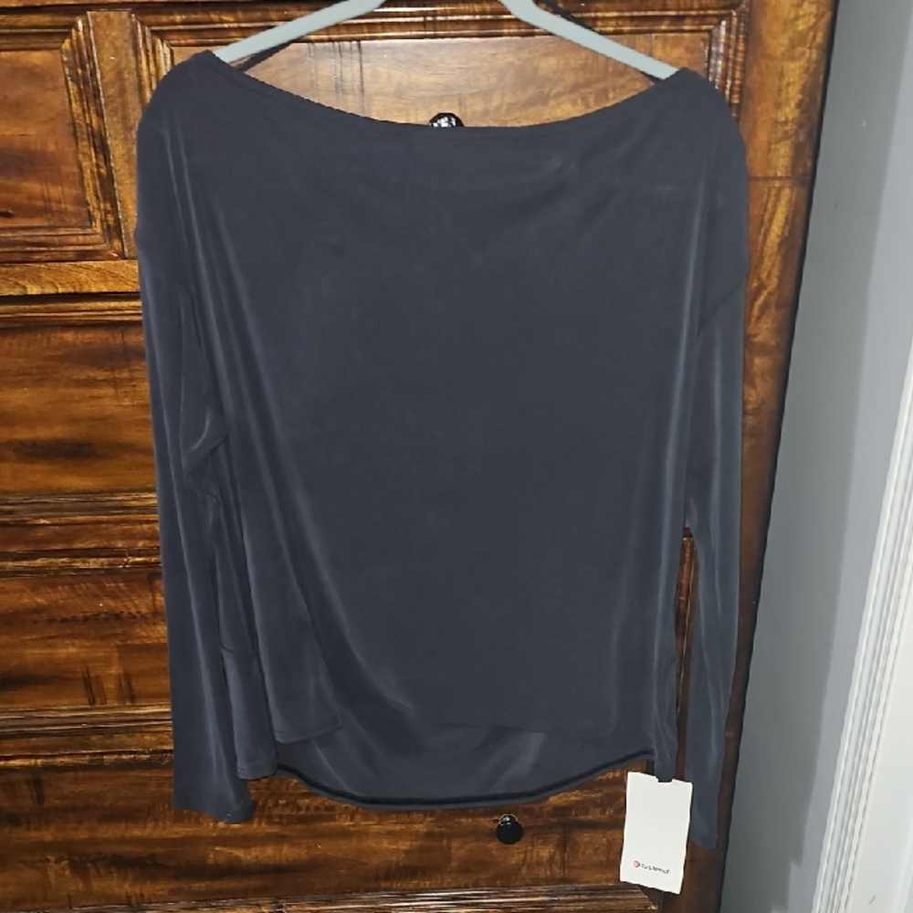 Lululemon Nwts Drapey SOFTSTREME Off The Shoulder Long Sleeve Sz Small. BLK
